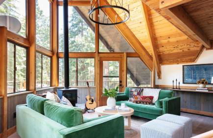 Timberline by AvantStay Stunning Chalet Cabin w Hot Tub Pool Table Home Theater - Foto 1