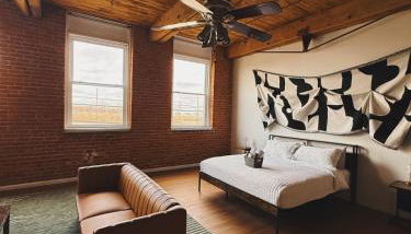 420 friendly Artsy walk Riverfront Loft King Bed - Foto 5
