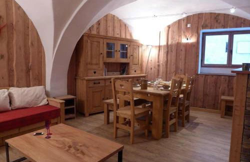 "Jacky" Appartement de charme suréquipé, 300m des pistes et centre village, casier à ski au pied des pistes, linge de lit et produit de toilette compris - Foto 1