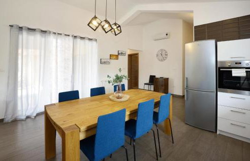 Beautiful Home In Kunj With Wifi - Photo 33