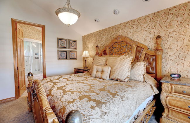 Grand Crowne Resort - Photo 20