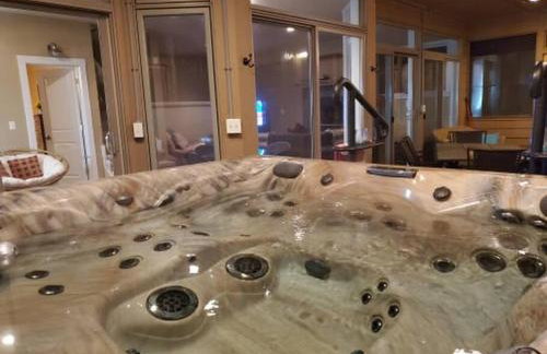 Woodshores Retreat - cozy retreat, hot tub, Lk MI - Photo 47