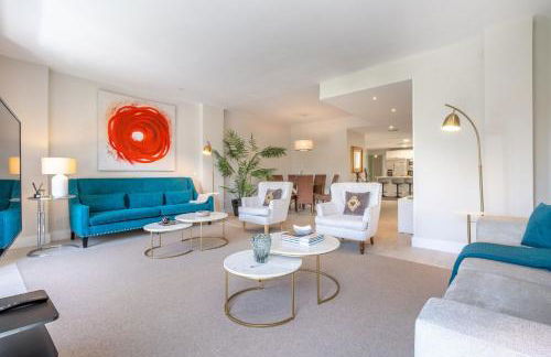 Spectacular 2-Bedroom Apartment with Stunning Retiro Park Views In the Heart of Barrio Salamanca - Photo 3