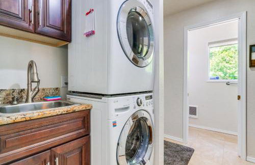 Private Hot Tub Deer Lake Home with Dock Access! - Foto 21