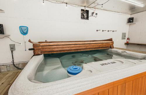 Indoor Hot-Tub! Spacious & Updated MQT Township Home! - Photo 9