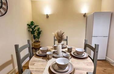 Oasis split level flat in Zone 1 - Photo 3