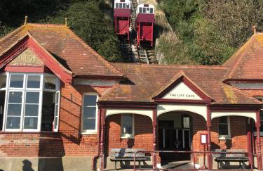 Unique seafront 2 bedroom 2 bathroom apartment - Foto 36