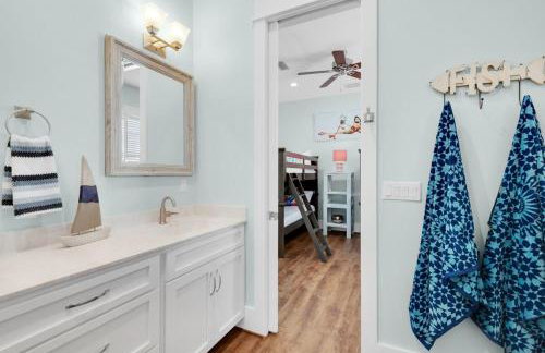 Breeze- New 2 blocks to beach - Sleeps 26 - Pool - Foto 19