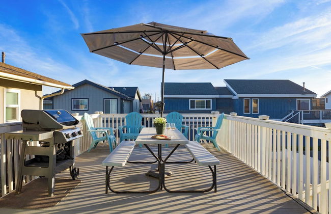 Steps to Beach w/ Patio+deck Foosball Happy Bottom Beach House by Avantstay - Foto 18