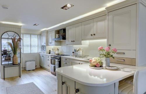 Market House by Spa Town Property - Spacious & Stylish Townhouse with Free Parking Near to Stratford-upon-Avon, Warwick & Solihull - Foto 3