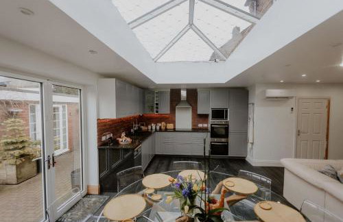 Cannock Chase Guest House - Modern Super Spacious Renovated home for 6 guests - Foto 3