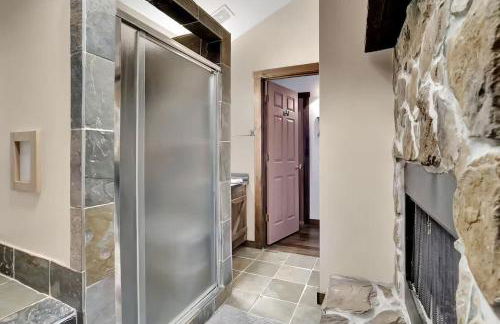 5 Bedroom Suites Hot Tub Jacuzzi Tub & Game Room - Photo 32