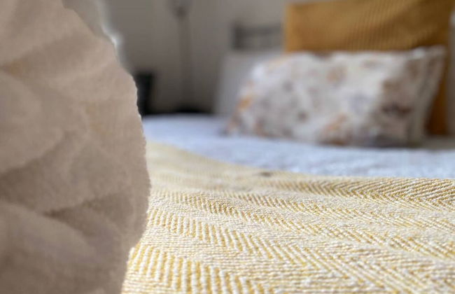 4-bed House With Private Garden in Barnsley! - Photo 3