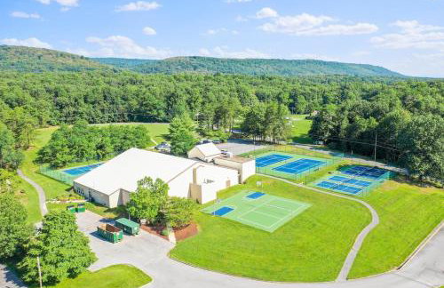 Dog-Friendly A-Frame with Hot Tub and Firepit - Foto 16