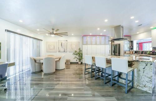 Waterfront Luxe 3BR, Pool, Hot Tub & Dock - Foto 7