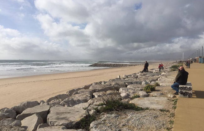"room in Guest Room - Hostel Próximo A Praia P/ Surf Na Caparica" - Photo 17