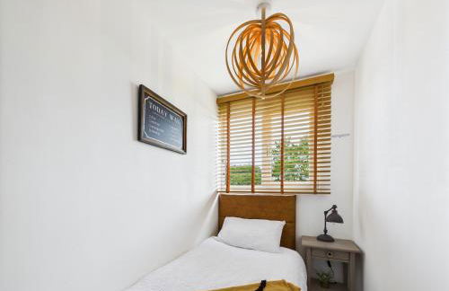 5-Bed Retreat with Hot Tub, Garden & Relaxing Views - Foto 45