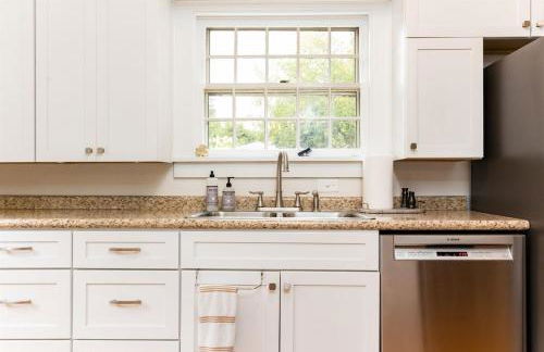 Clover Retreat - 3B 2BA Home 1 mi to ND - Foto 28