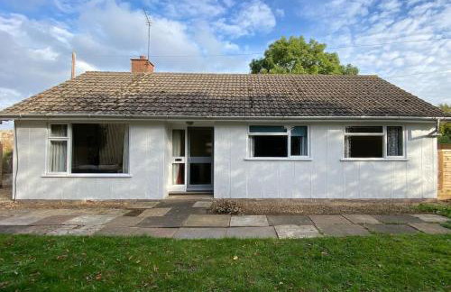 Cheerful 3 bedroom bungalow with indoor fire place - Foto 1