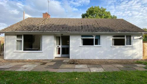 Cheerful 3 bedroom bungalow with indoor fire place - Foto 1