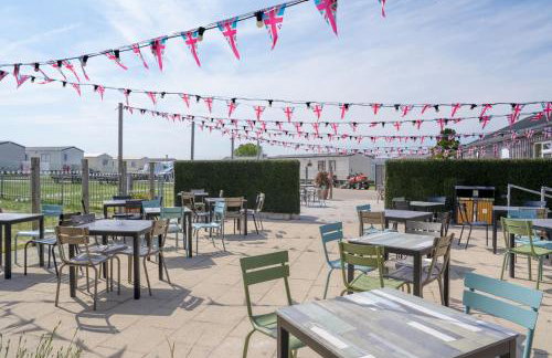 Space for 8, by the Beach with Pool and Entertainment - Foto 27