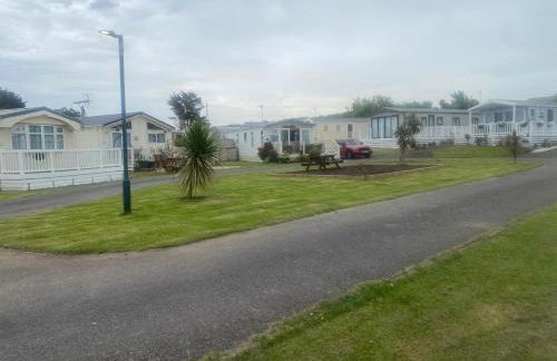 Seaside 2-Bed Caravan Retreat - Sleeps 6 & Parking - Foto 31