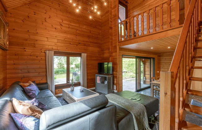 Huswell - Tranquil Retreat Cozy Chalet in the Heart of Urse - Photo 6