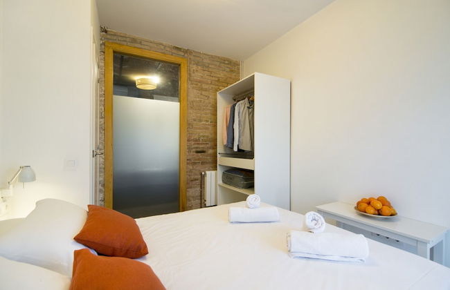 Happy People Gaudi Sant Pau - Foto 24