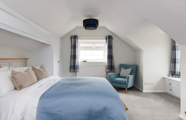 Coastal Retreat for 8 With Hot Tub - Walk to Beach - Foto 32