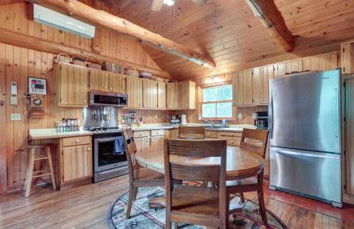 Dog-Friendly Park Falls Cottage with 5 Acres and Lake - Foto 12