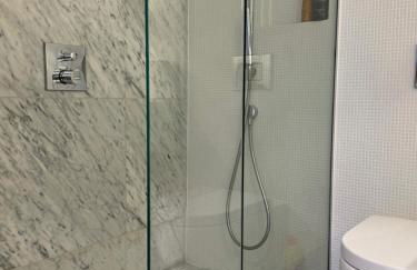 Spacious 3 bedroom 3 bathroom apartment near Tower Bridge - Photo 9