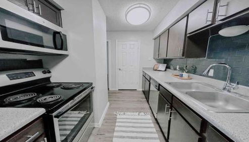 Cozy and Quiet, with Easy Access & Private Garage - Foto 5