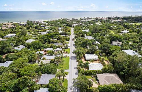 Charming Suite with Balcony and Bikes at Historic Sandpiper Inn - Foto 17