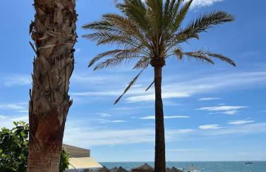 Luxury beachfront apartment with pool, sauna, fitness and gym in province Malaga, Andalusia - Photo 29