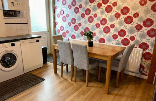 Homely 3 Bed House Halifax - Foto 3