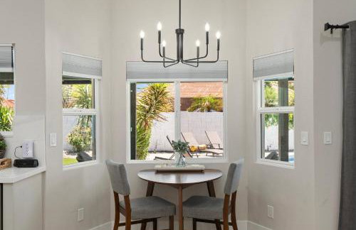 Modern Escape with Pool Ping Pong & Putting Green - Foto 12