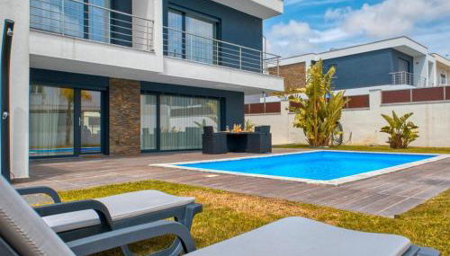 Vita Portucale ! Chic Luxe Villa with Saltwater Pool - Foto 2