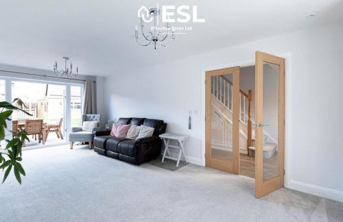 Large Modern 4 Bedroom House in Uttoxeter, Near Alton Towers, Great for Families - Foto 40