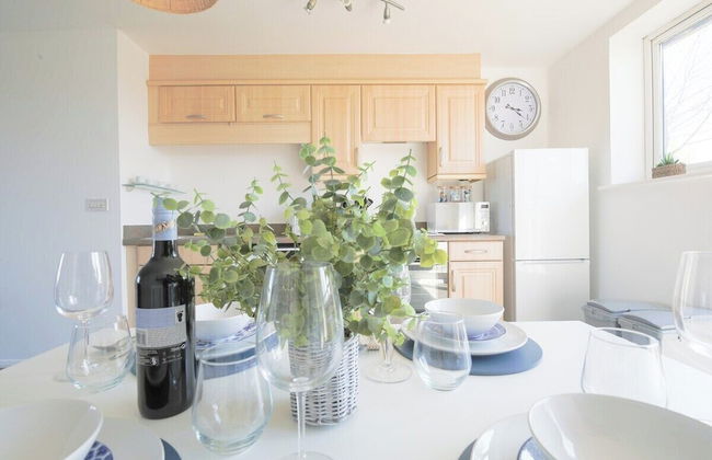 2 Bed Apartment Overlooking Water - Foto 46