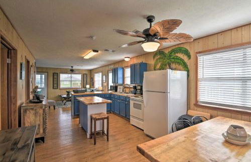 half Mi to Gulf Family Home in Crystal Beach! - Foto 7