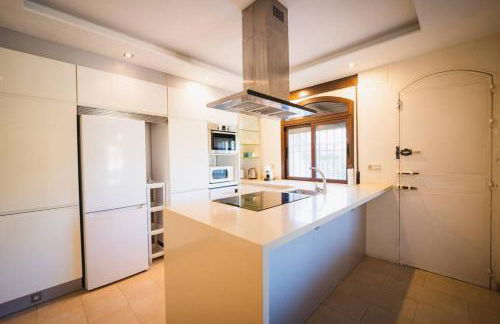 Precioso chalet con piscina y pista de padel - Photo 13