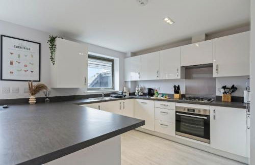 Exquisite 7 Bedroom 5 Bathroom House - Over 1900 sqft - Close to City Centre with Free Parking, Fast W-Fi and SmartTVs by Yoko Property - Foto 32