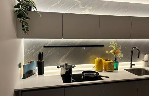 Luxury 2BR- Sleeps 5- Westfield Apartment- 3 min to station- Perfect for Families Shopping - Foto 7