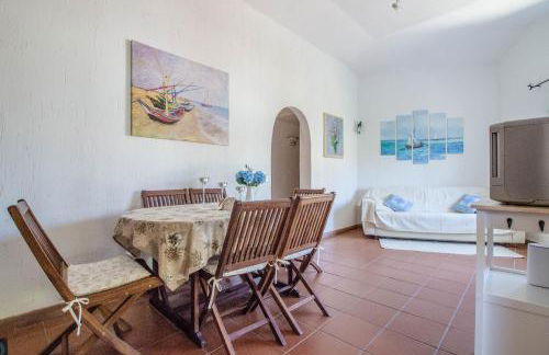 GuestHost - Seaside Apartment with Parking - Foto 8