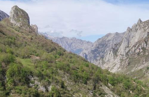 La casina de Tielve de Cabrales dentro del Parque Nacional Picos de Europa - Foto 14