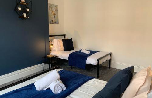 Windsor 4 - Spacious beautiful 4 bdrm maisonette nr Ncle free wifi free parking - Foto 3