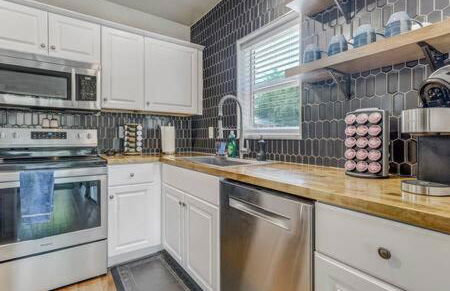 Vibrant Watermelon - Hot Tub, BBQ-Grill, King-Bed, Backyard, Parking - Foto 26