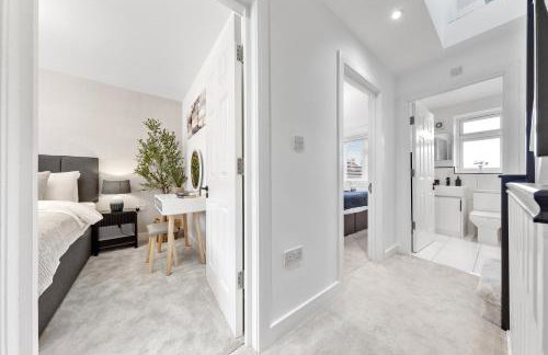 AC & Private Drive Stylish 4BR 5 Beds 8 Guests Wifi And Parking - Photo 55