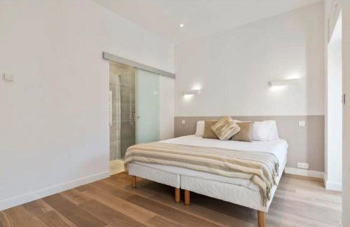 3 bedrooms 3 bath Bivouac 2 min Palais - Photo 10