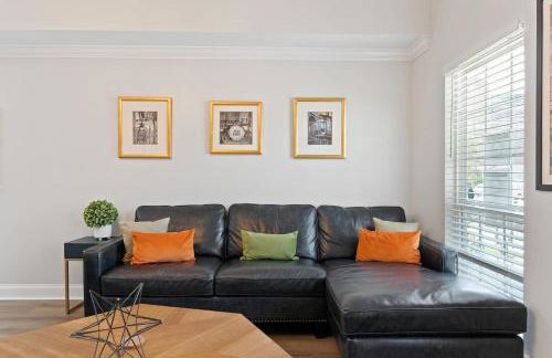 Mid-City 4BR w Pool Near Streetcar - Foto 6